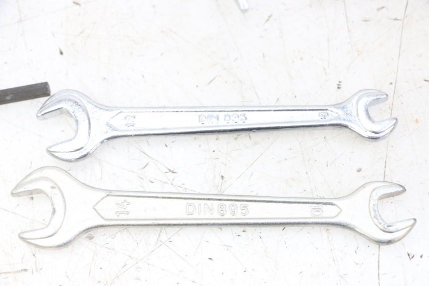 photo de ZESTAW NARZĘDZI HONDA XLV VARADERO 125 (2000 - 2006) - Widok ogólny