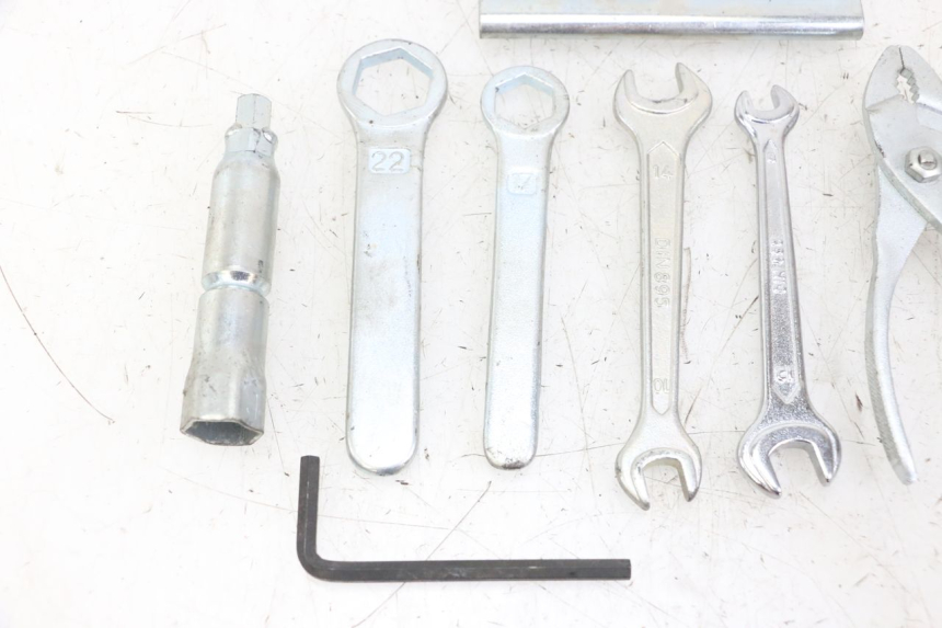 photo de ZESTAW NARZĘDZI HONDA XLV VARADERO 125 (2000 - 2006) - Stan powierzchni