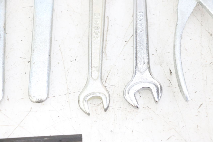 photo de ZESTAW NARZĘDZI HONDA XLV VARADERO 125 (2000 - 2006) - Część sprawdzona