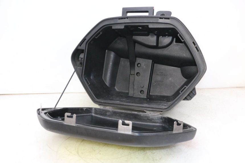 photo de KUFER PRAWY YAMAHA FJR ABS 1300 (2006 - 2012) - Zbliżenie techniczne