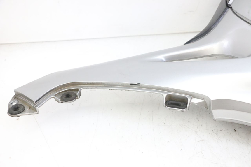 photo de KUFER PRAWY HONDA NTV DEAUVILLE 650 (2001 - 2006) - Szczegóły charakterystyczne