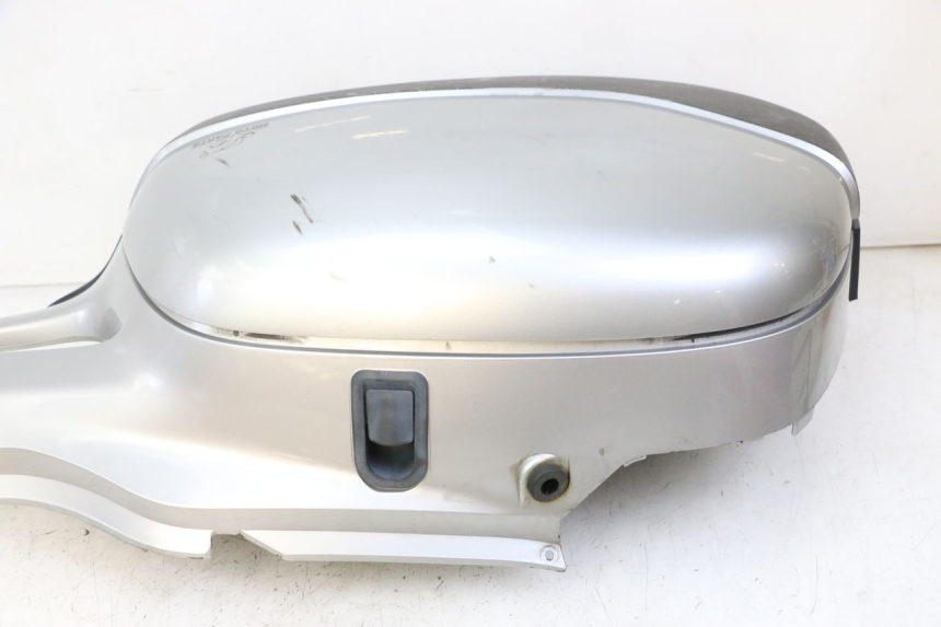 photo de KUFER PRAWY HONDA NTV DEAUVILLE 650 (2001 - 2006) - Zbliżenie komponentów