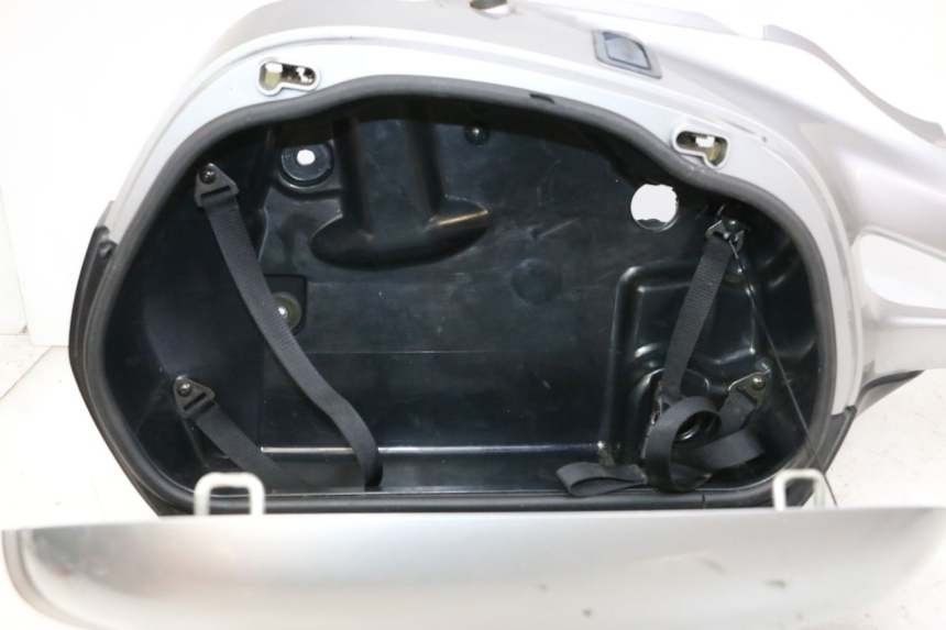 photo de KUFER PRAWY HONDA NTV DEAUVILLE 650 (2001 - 2006) - Zbliżenie techniczne