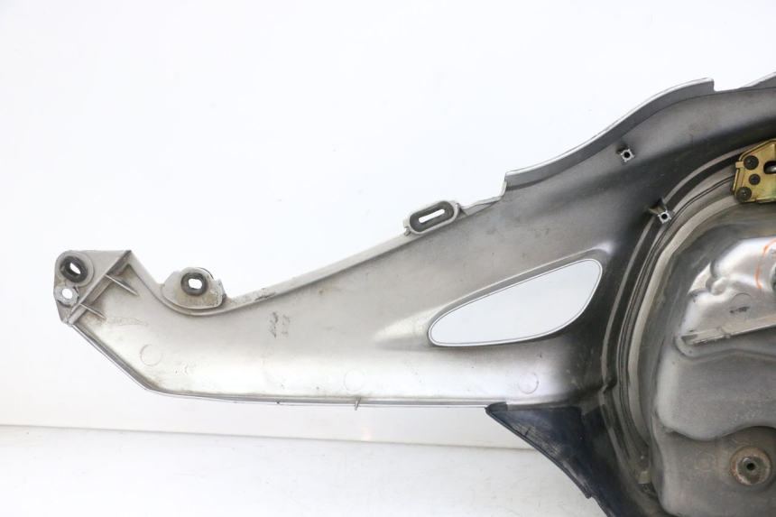 photo de KUFER PRAWY HONDA NTV DEAUVILLE 650 (2001 - 2006) - Stan powierzchni