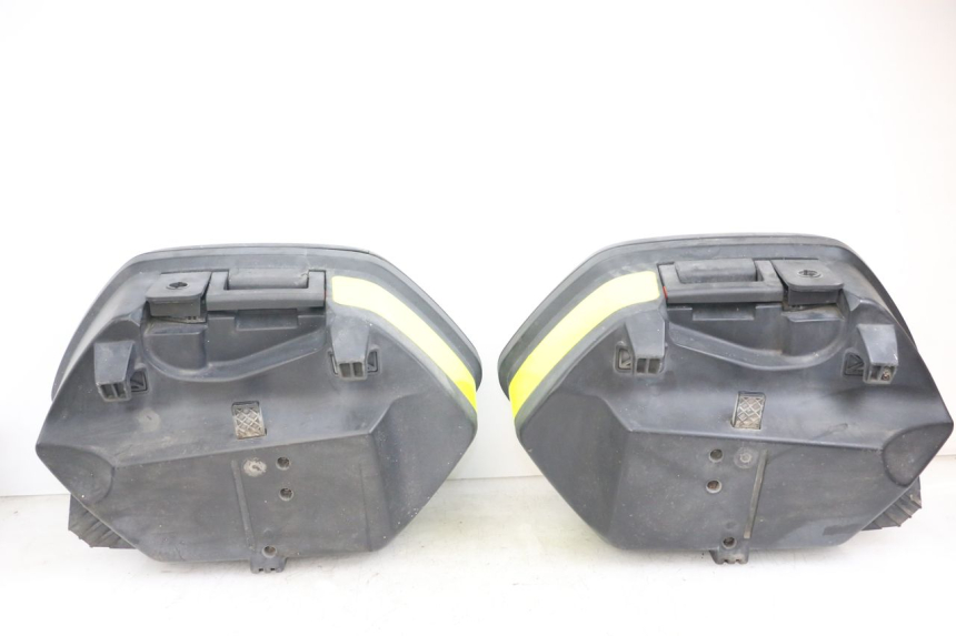 photo de KUFER YAMAHA FJR ABS 1300 (2006 - 2012) - Szczegóły charakterystyczne