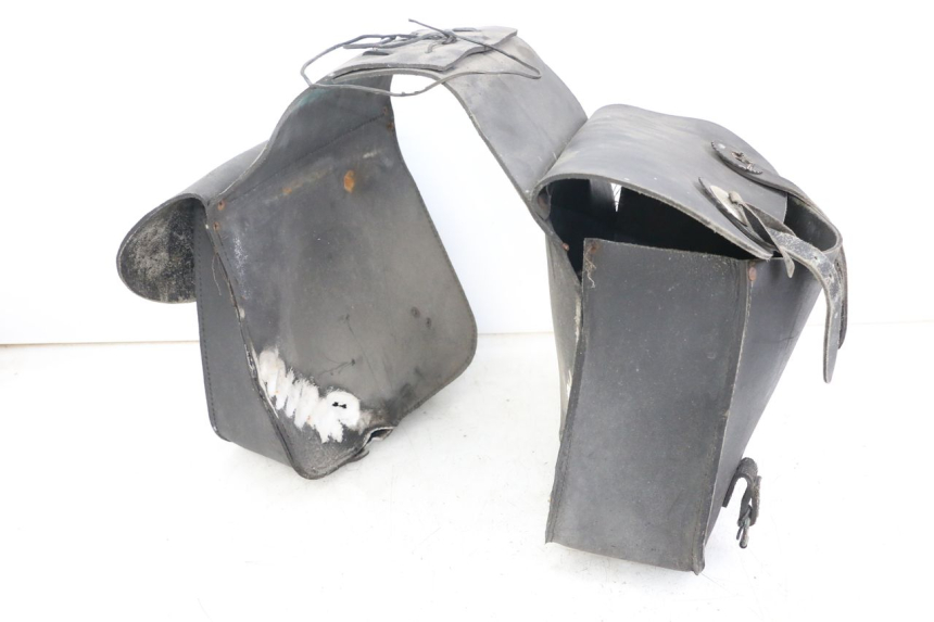 photo de KUFER SUZUKI GZ MARAUDER 125 (1998 - 2004) - Widok z bliska