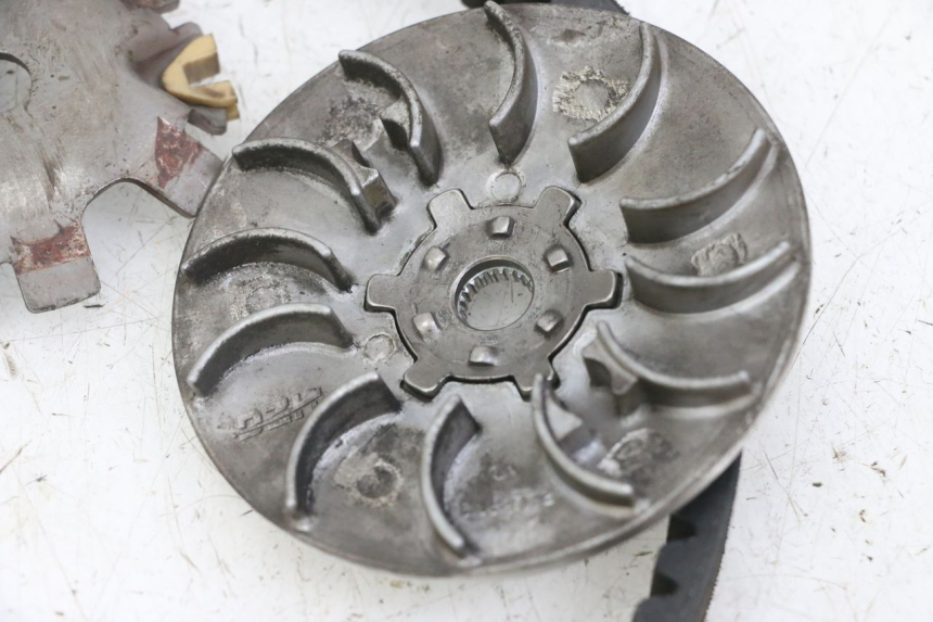 photo de WARIATOR PEUGEOT KISBEE 2T 50 (2018 - 2022) - Widok z bliska