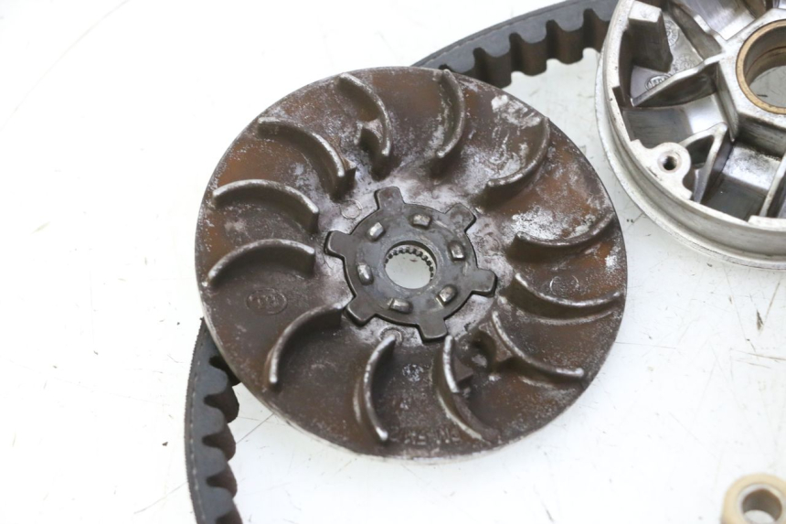 photo de WARIATOR PEUGEOT KISBEE 2T 50 (2010 - 2017) - Zbliżenie komponentów