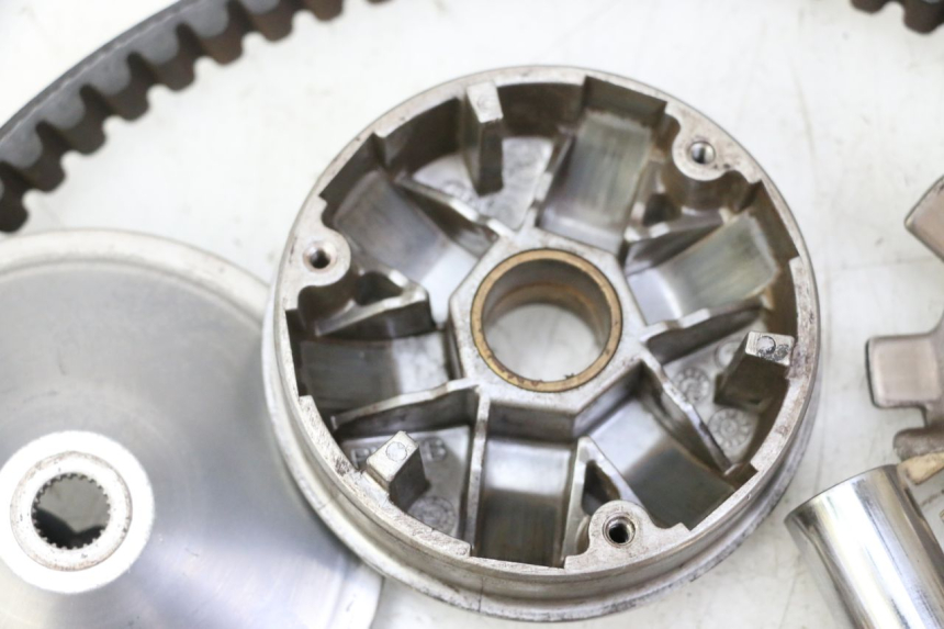 photo de WARIATOR PEUGEOT KISBEE 2T 50 (2010 - 2017) - Zbliżenie techniczne