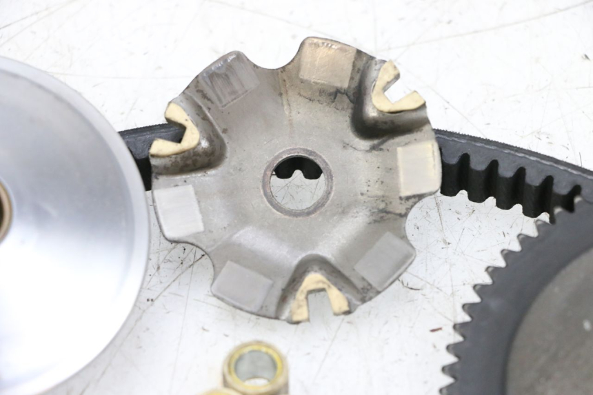 photo de WARIATOR PEUGEOT KISBEE 4T 50 (2018 - 2022) - Zbliżenie techniczne