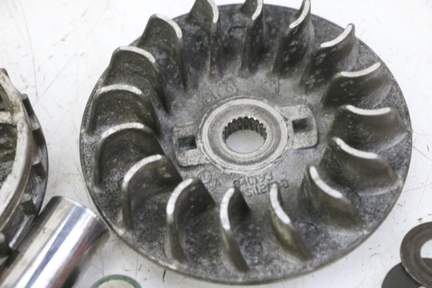 photo de WARIATOR PIAGGIO MP3 RL 250 (2006 - 2010) - Widok z bliska