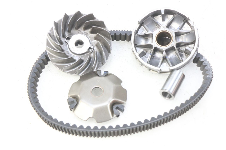 photo de WARIATOR PIAGGIO VESPA GTS IGET ABS 125 (2017 - 2023) - Widok główny