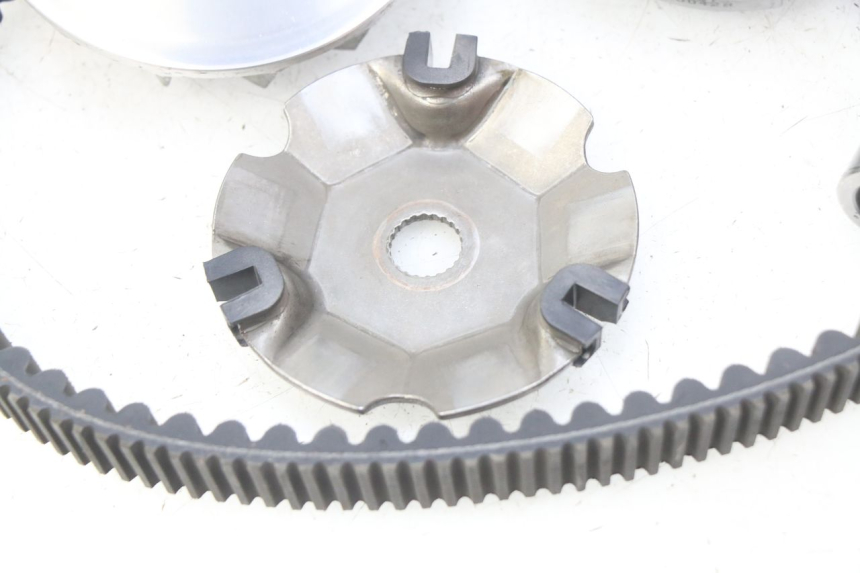 photo de WARIATOR PIAGGIO VESPA GTS IGET ABS 125 (2017 - 2023) - Inny kąt widzenia