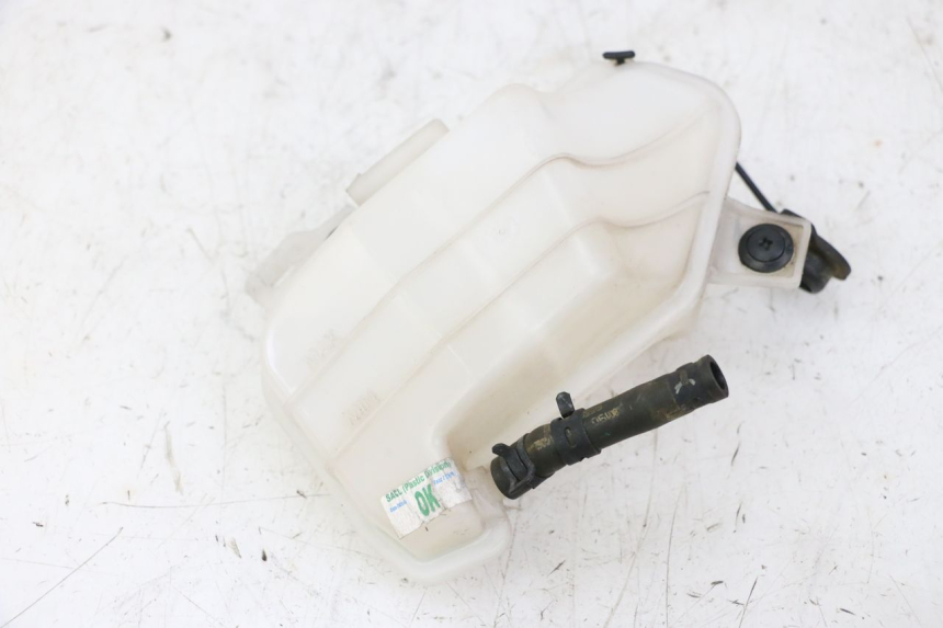 photo de Zbiornik wyrównawczy BMW G310 R 310 (2016 - 2020) - Zbliżenie techniczne