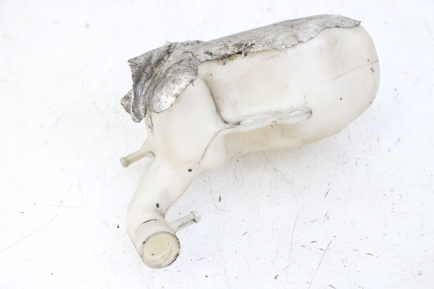 photo de Zbiornik wyrównawczy SUZUKI GSR 750 (2011 - 2017) - Zbliżenie techniczne