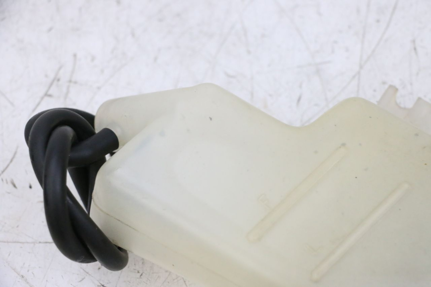 photo de Zbiornik wyrównawczy SUZUKI GSXR GSX-R 1000 (2003 - 2004) - Szczegół części