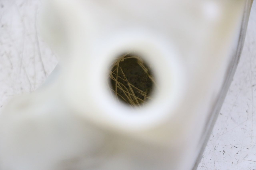 photo de Zbiornik wyrównawczy HONDA CBR F 1000 (1993 - 1996) - Inny kąt widzenia