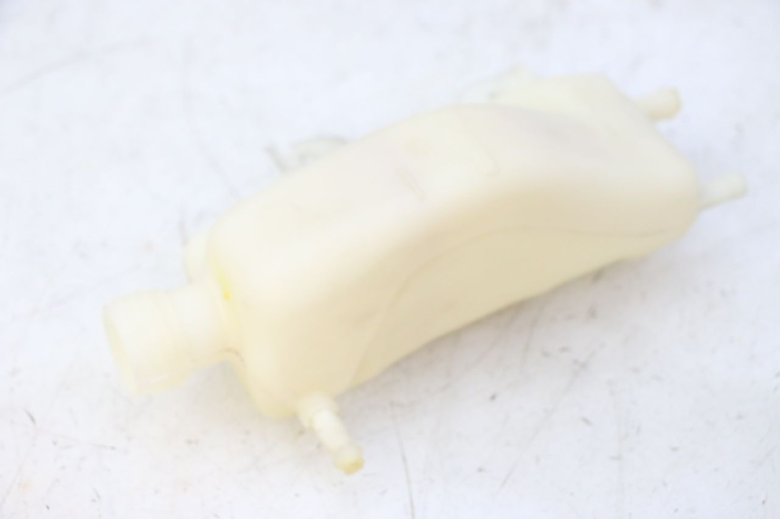 photo de Zbiornik wyrównawczy PIAGGIO MP3 HPE 310 (2024 - 2025) - Zbliżenie techniczne