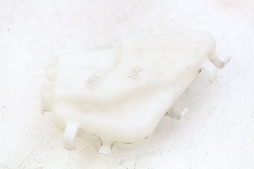 photo de Zbiornik wyrównawczy YAMAHA MT ABS 125 (2014 - 2018) - Inny kąt widzenia