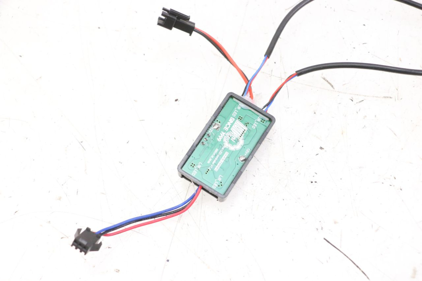 photo de ŚWIATŁO POZYCYJNE DUALTRON AMINIA 1 - Stan powierzchni