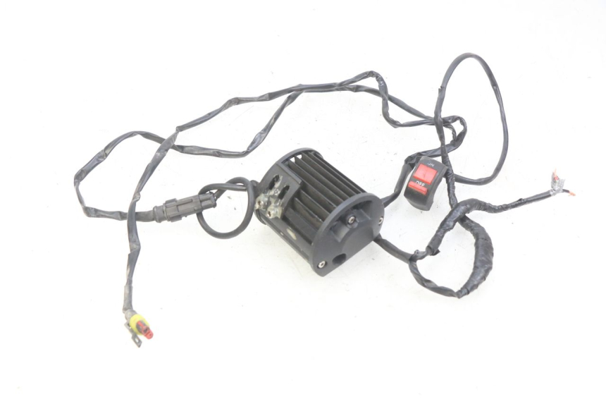 photo de ŚWIATŁO POZYCYJNE HONDA CB R 1000 (2018 - 2023) - Zbliżenie techniczne