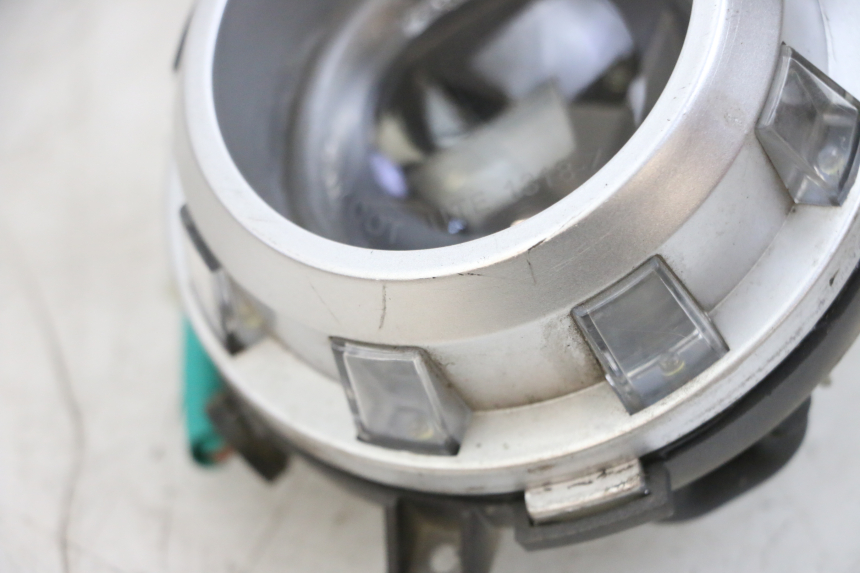 photo de ŚWIATŁO POZYCYJNE SYM CROX 4T 50 (2016 - 2023) - Zoom stanu zużycia