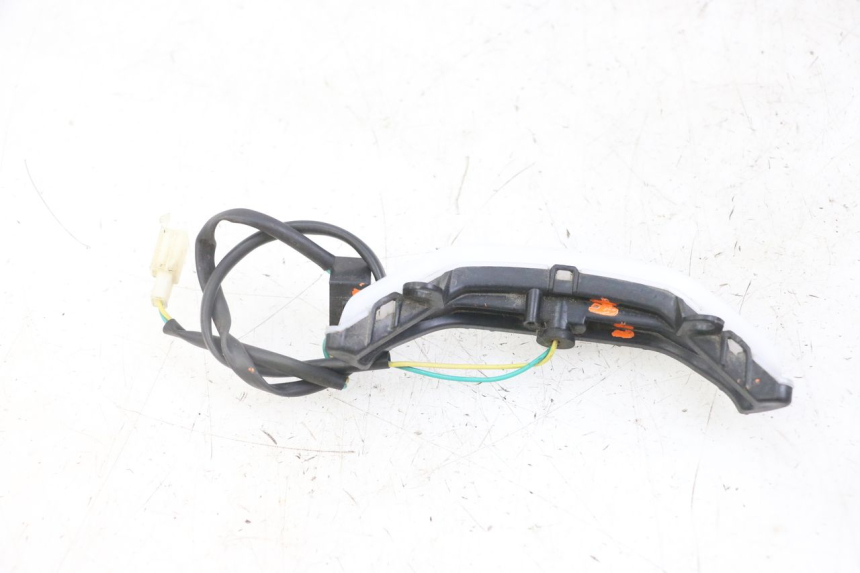 photo de ŚWIATŁO POZYCYJNE PEUGEOT KISBEE 2T 50 (2018 - 2022) - Zoom stanu zużycia