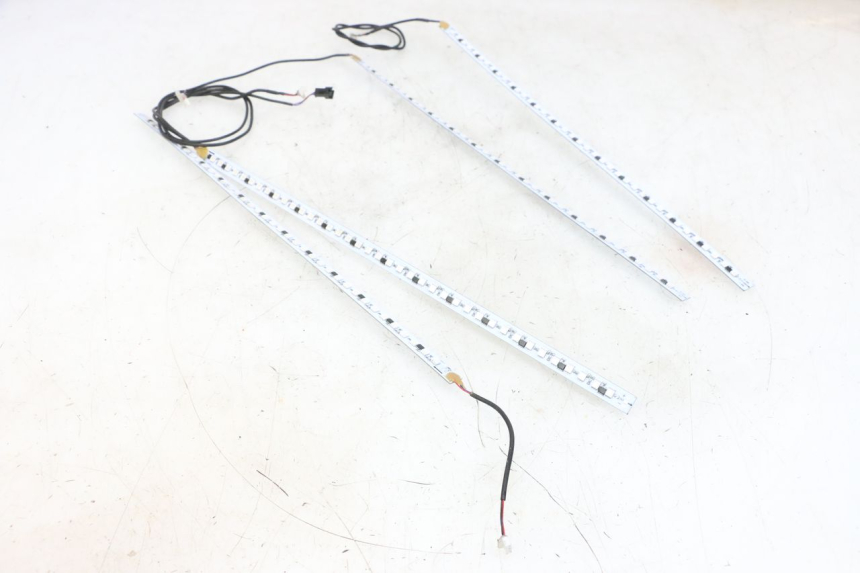 photo de ŚWIATŁO POZYCYJNE DUALTRON MINI SPECIAL 1 - Szczegóły charakterystyczne