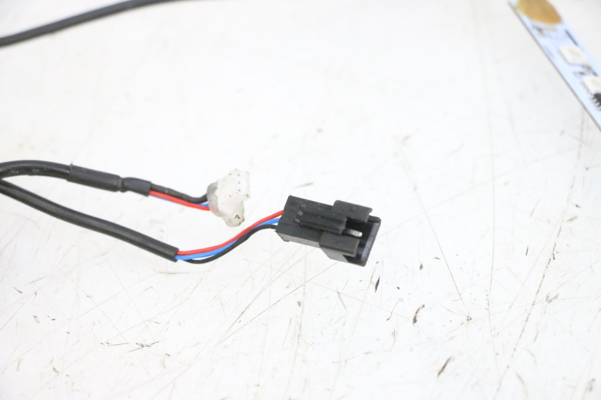 photo de ŚWIATŁO POZYCYJNE DUALTRON MINI SPECIAL 1 - Stan powierzchni