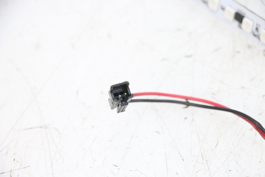 photo de ŚWIATŁO POZYCYJNE DUALTRON VICTOR LIMITED 1 - Szczegóły charakterystyczne