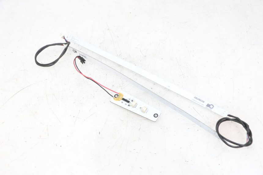 photo de ŚWIATŁO POZYCYJNE DUALTRON VICTOR LIMITED 1 - Zbliżenie techniczne