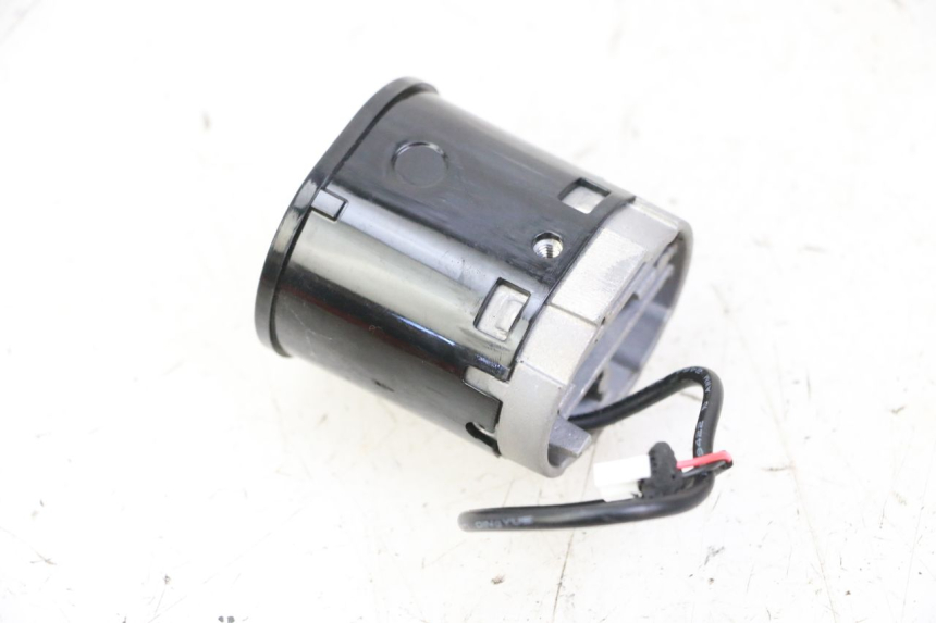 photo de ŚWIATŁO POZYCYJNE SEGWAY NINEBOT ZT3 PRO 1 - Zbliżenie techniczne