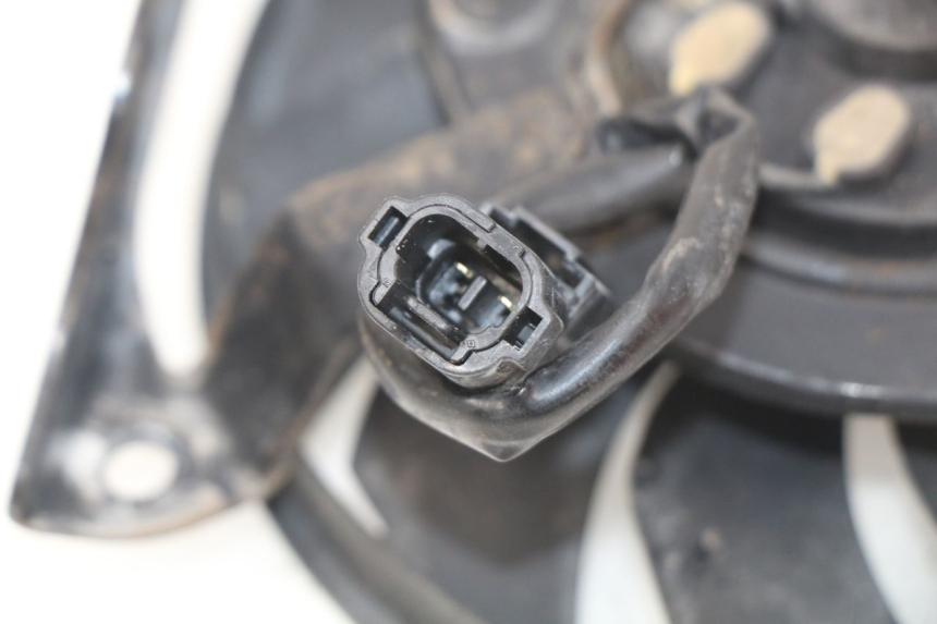 photo de WENTYLATOR HONDA CBRF CBR-F PC41 600 (2011 - 2013) - Szczegół części