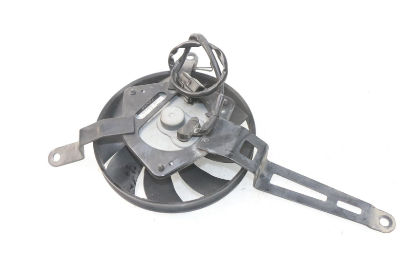 photo de WENTYLATOR YAMAHA FJR ABS 1300 (2006 - 2012) - Zbliżenie techniczne
