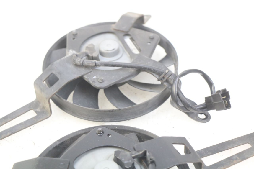 photo de WENTYLATOR YAMAHA FJR ABS 1300 (2006 - 2012) - Inny kąt widzenia