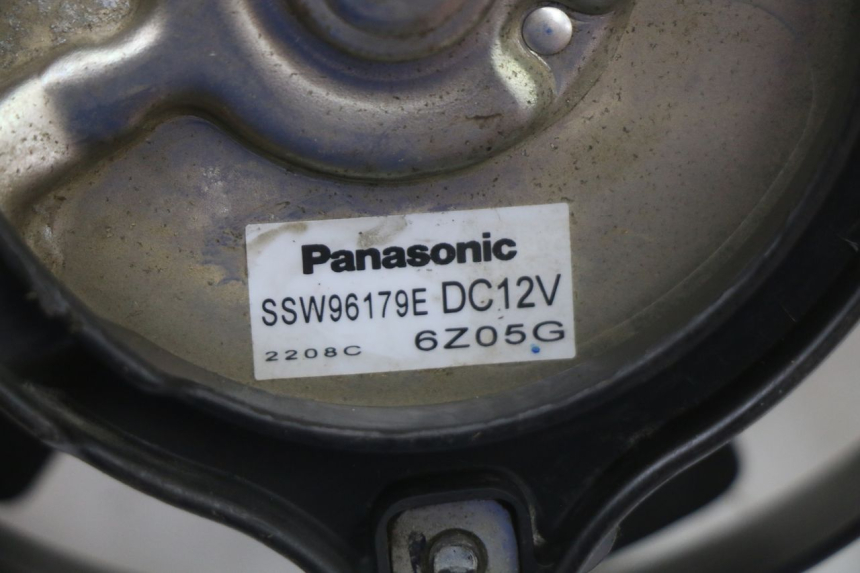 photo de WENTYLATOR HONDA FJS SILVER WING SILVERWING 400 (2005 - 2008) - Inny kąt widzenia