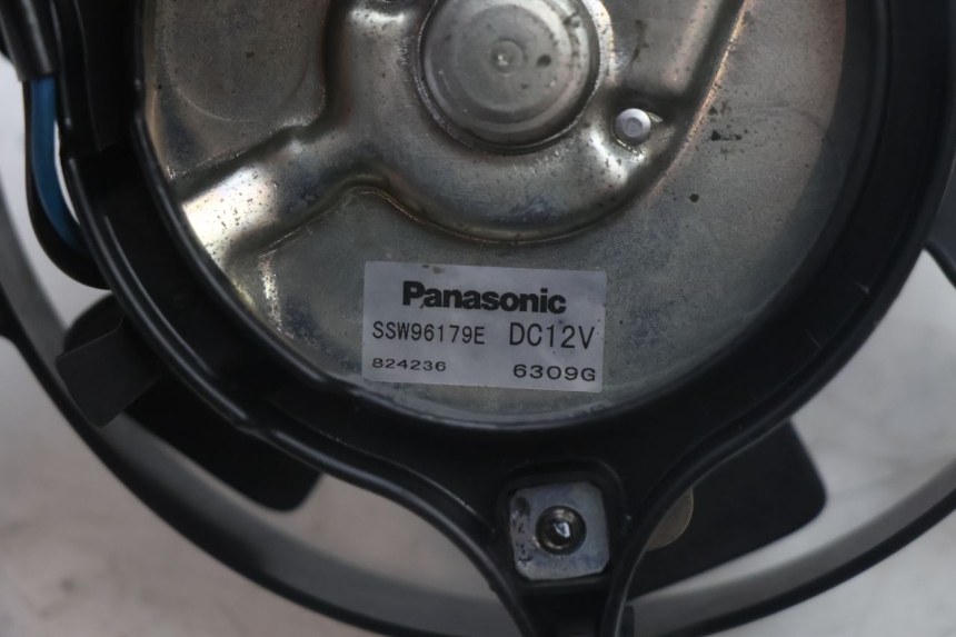 photo de WENTYLATOR HONDA FJS SILVER WING SILVERWING 400 (2005 - 2008) - Zbliżenie techniczne