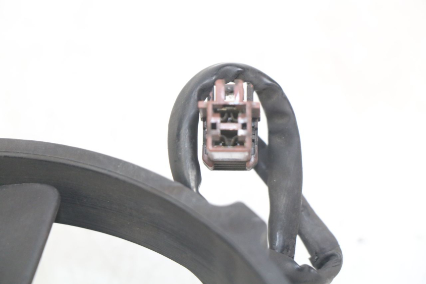 photo de WENTYLATOR HONDA FJS SILVERWING SILVER WING 400 (2009 - 2016) - Inny kąt widzenia