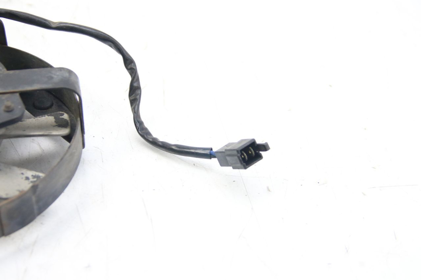 photo de WENTYLATOR YAMAHA FZS FAZER 600 (2001 - 2003) - Zoom stanu zużycia