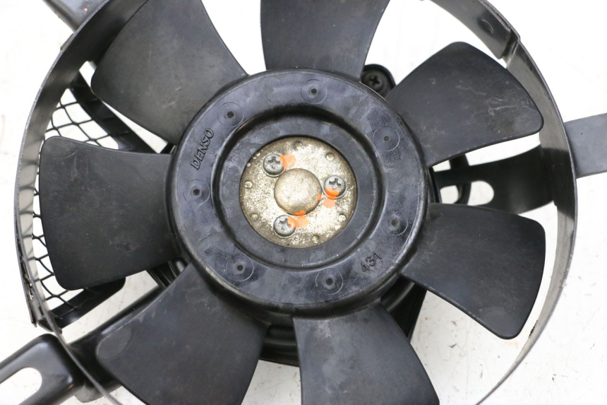 photo de WENTYLATOR SUZUKI GSXR GSX-R 1000 (2003 - 2004) - Zbliżenie techniczne