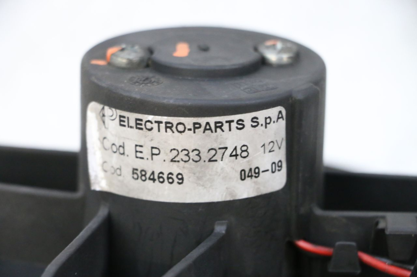 photo de WENTYLATOR PIAGGIO VESPA GTS SUPER IE 125 (2009 - 2016) - Inny kąt widzenia