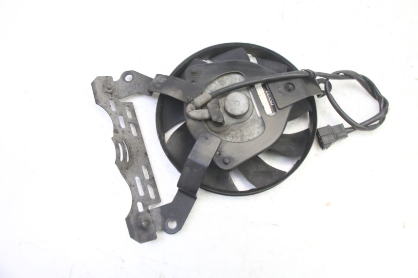 photo de WENTYLATOR YAMAHA XJ6 ABS 600 (2008 - 2016) - Zbliżenie techniczne