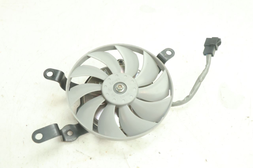 photo de WENTYLATOR YAMAHA YZF R6 600 (2008 - 2009) - Zbliżenie techniczne