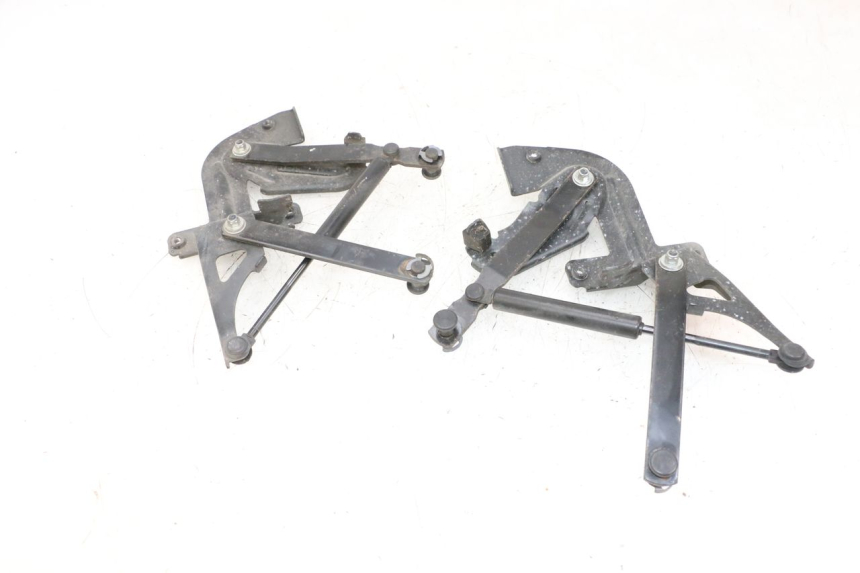 photo de SIŁOWNIK KUFERKA PEUGEOT SATELIS 125 (2013 - 2018) - Inny kąt widzenia