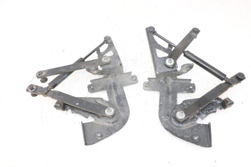 photo de SIŁOWNIK KUFERKA PEUGEOT SATELIS 125 (2013 - 2018) - Zbliżenie techniczne