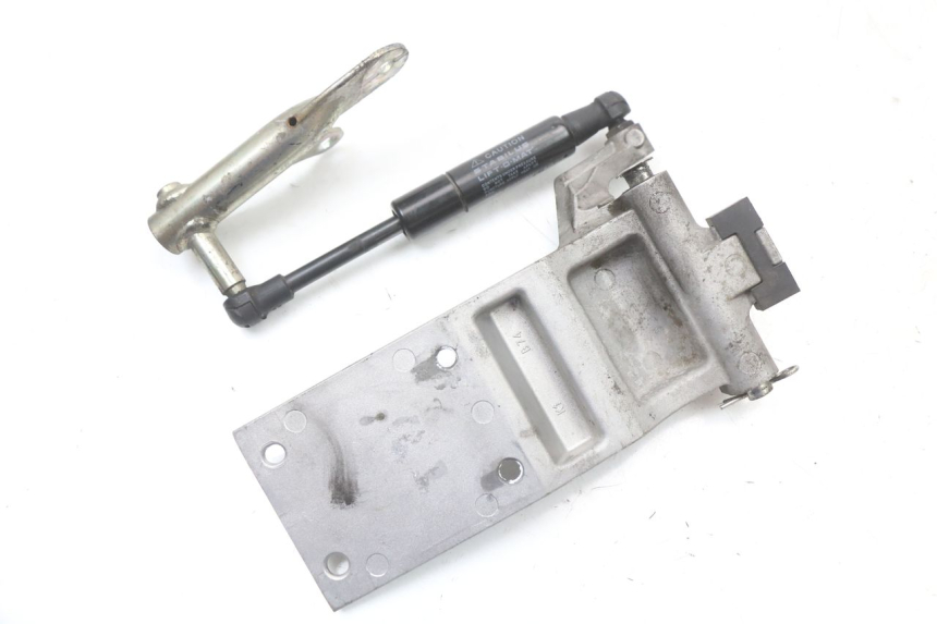 photo de SIŁOWNIK KUFERKA YAMAHA XMAX X-MAX ABS 125 (2017 - 2020) - Szczegół części