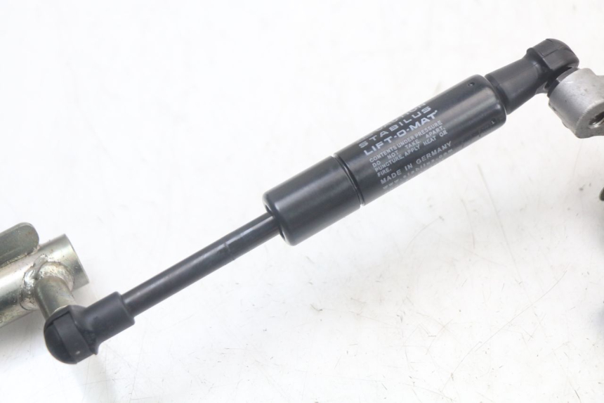 photo de SIŁOWNIK KUFERKA YAMAHA XMAX X-MAX ABS 125 (2017 - 2020) - Zbliżenie techniczne