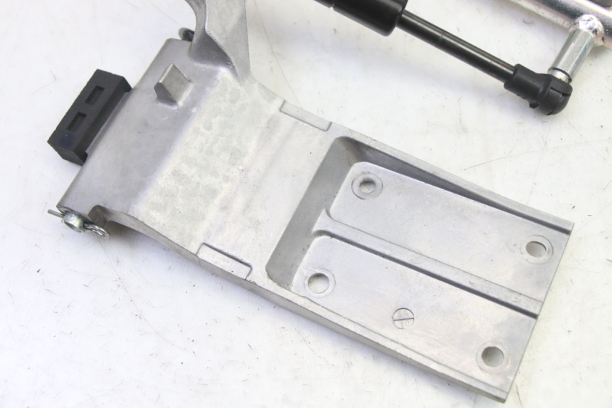 photo de SIŁOWNIK KUFERKA YAMAHA XMAX X-MAX 125 (2021 - 2025) - Szczegół części