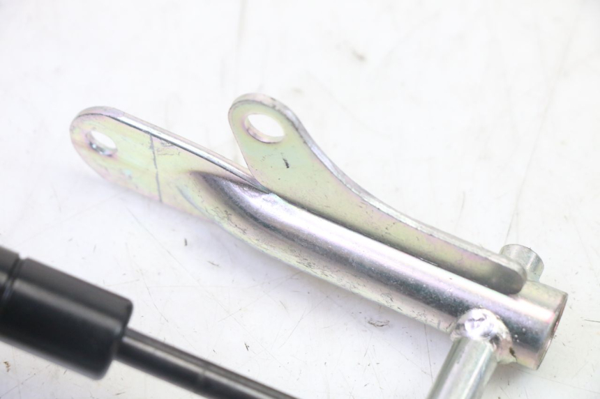 photo de SIŁOWNIK KUFERKA YAMAHA XMAX X-MAX 125 (2021 - 2025) - Inny kąt widzenia