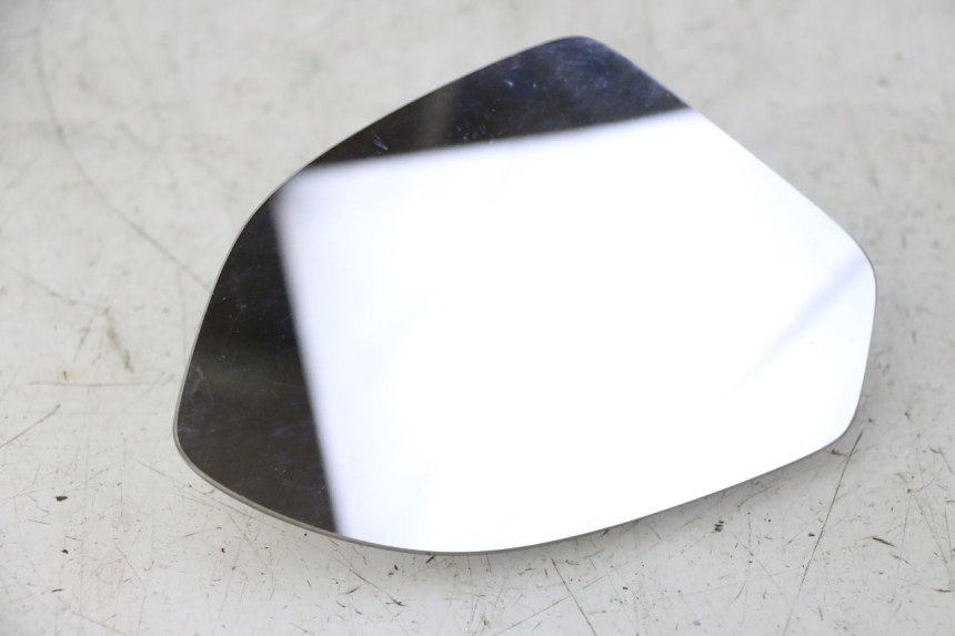 photo de SZKŁO LUSTERKA PRAWEGO PIAGGIO X9 EVOLUTION 125 (2003 - 2007) - Zbliżenie techniczne